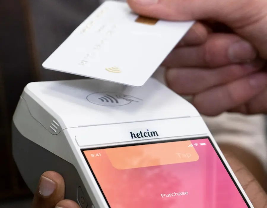 Smartphone and card for multi-currency management