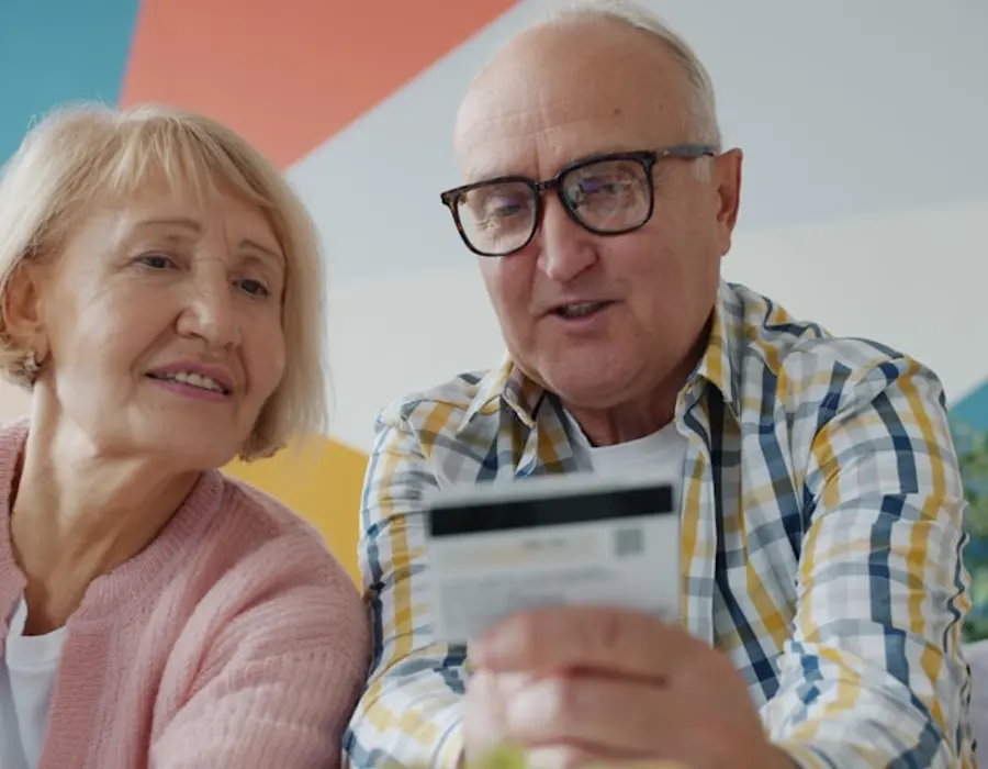 Couple planning savings deposits